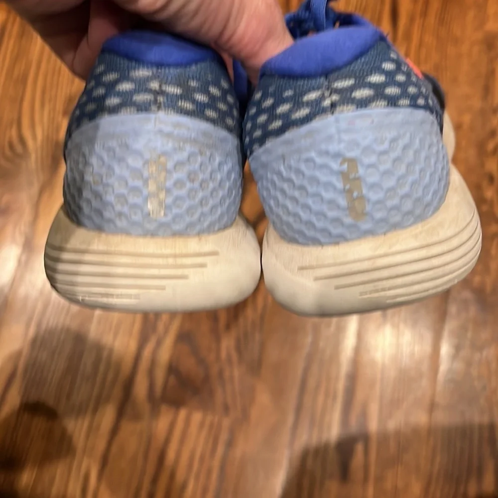 Nike Kids Lunarglide 8 sneaker size 5.5